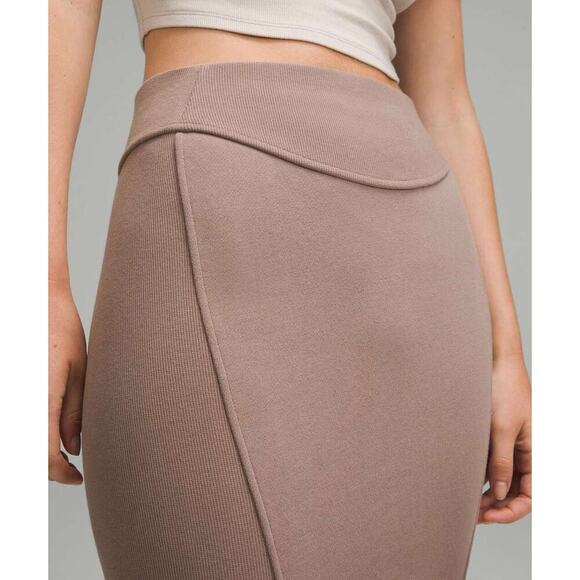 Lululemon Womens Scuba Mini Skirt Medium Taupe Taupetastic High Rise NWT - Picture 8 of 9